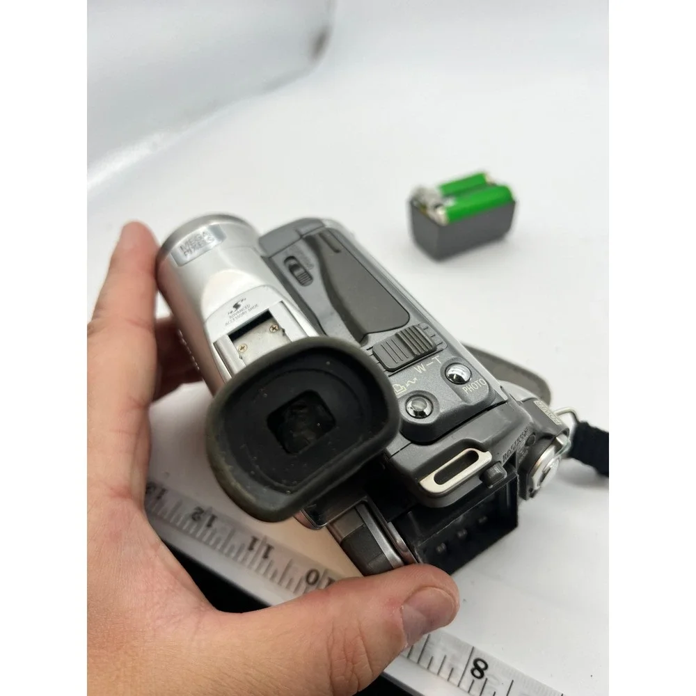 Canon Elura 65 Digital Video Camcorder FOR PARTS